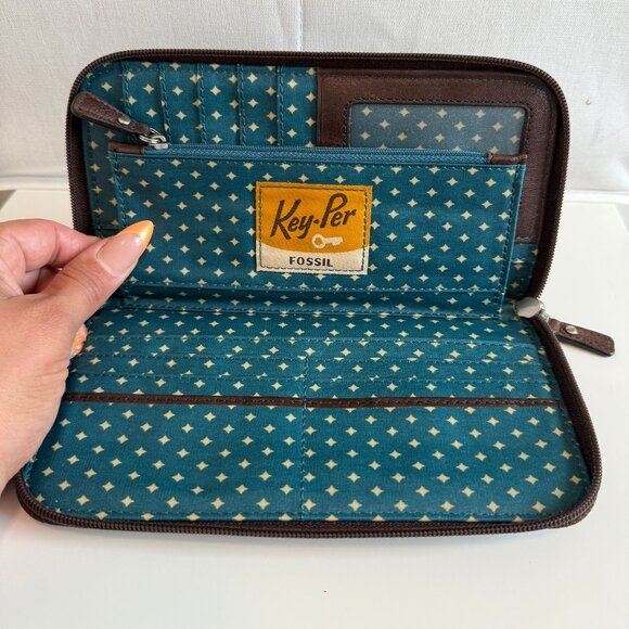 Fossil Key-Per Brown Floral Wallet - Picture 5 of 7